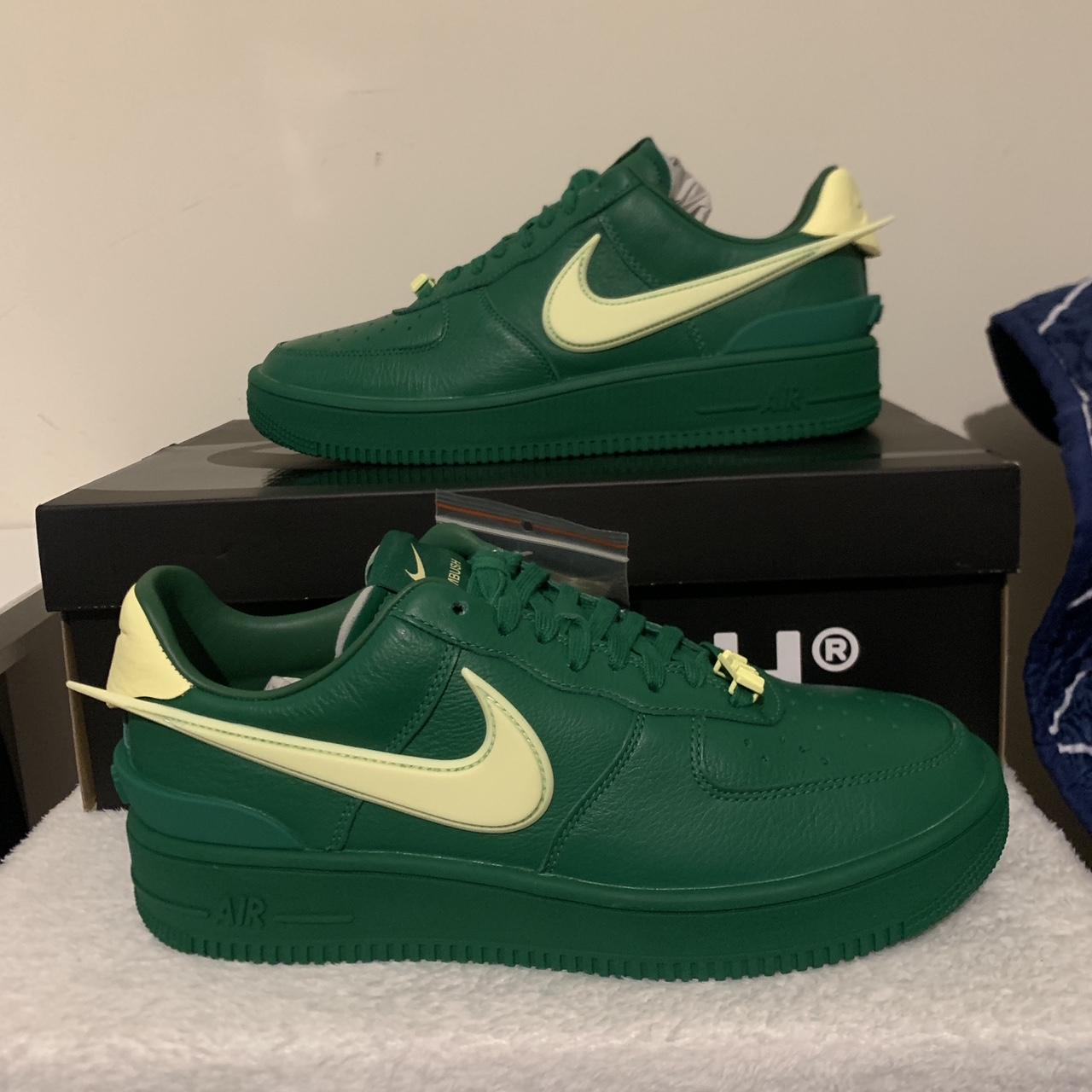 Nike Men's Green and Yellow Trainers | Depop