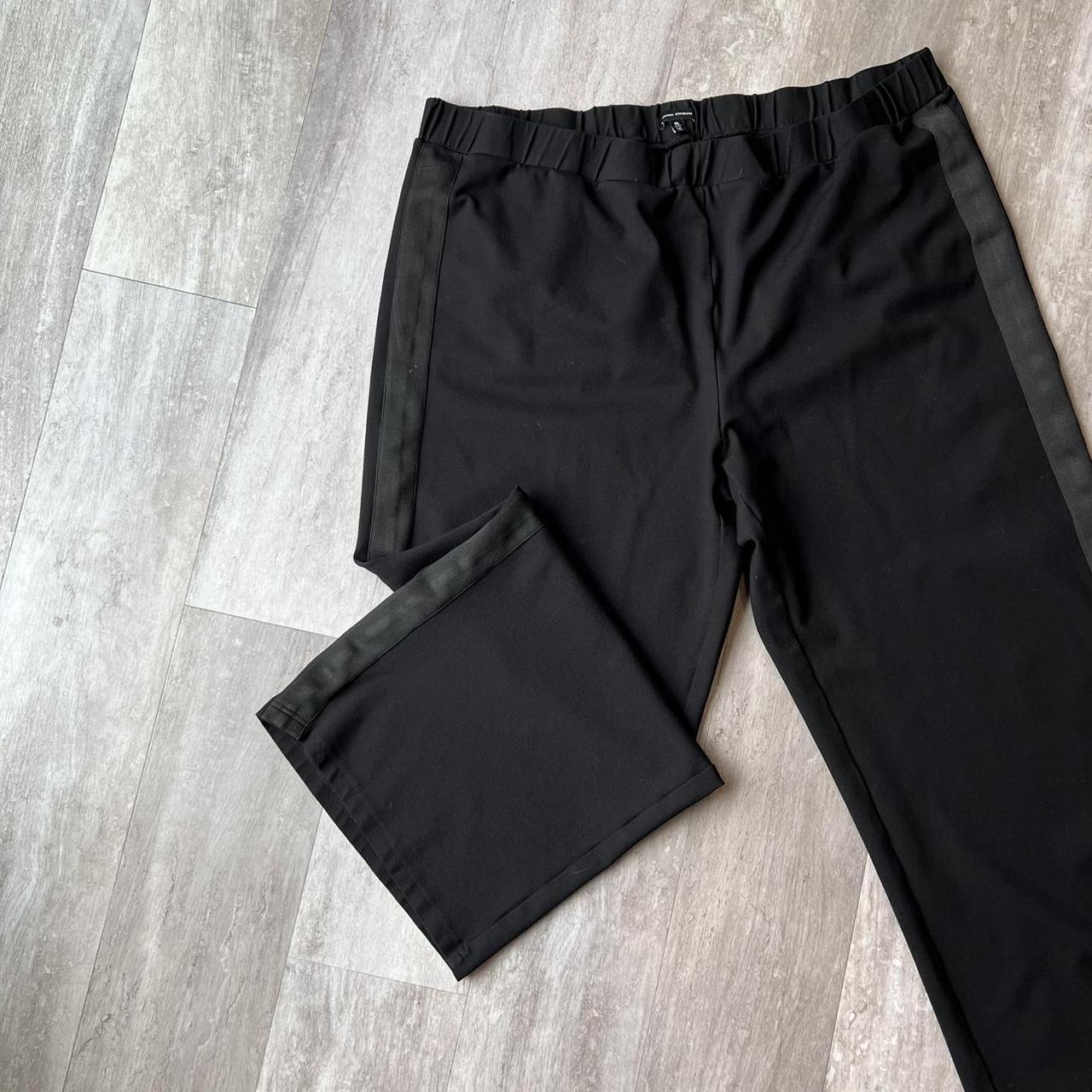 Universal Standard Women's Black Trousers | Depop