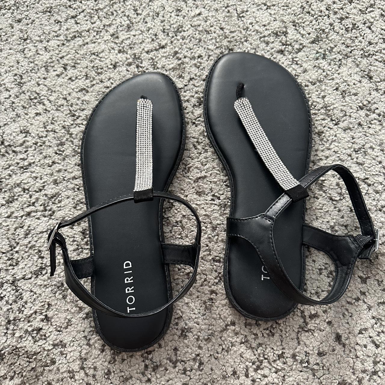 9 wide online sandals