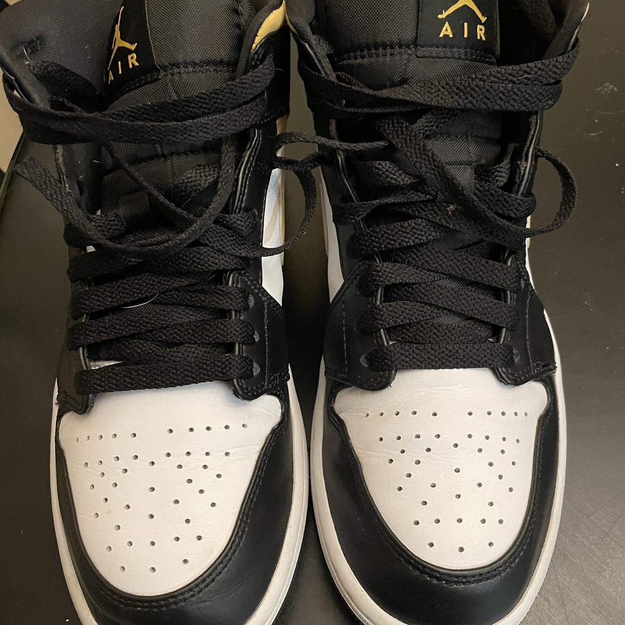 university gold jordan 1s