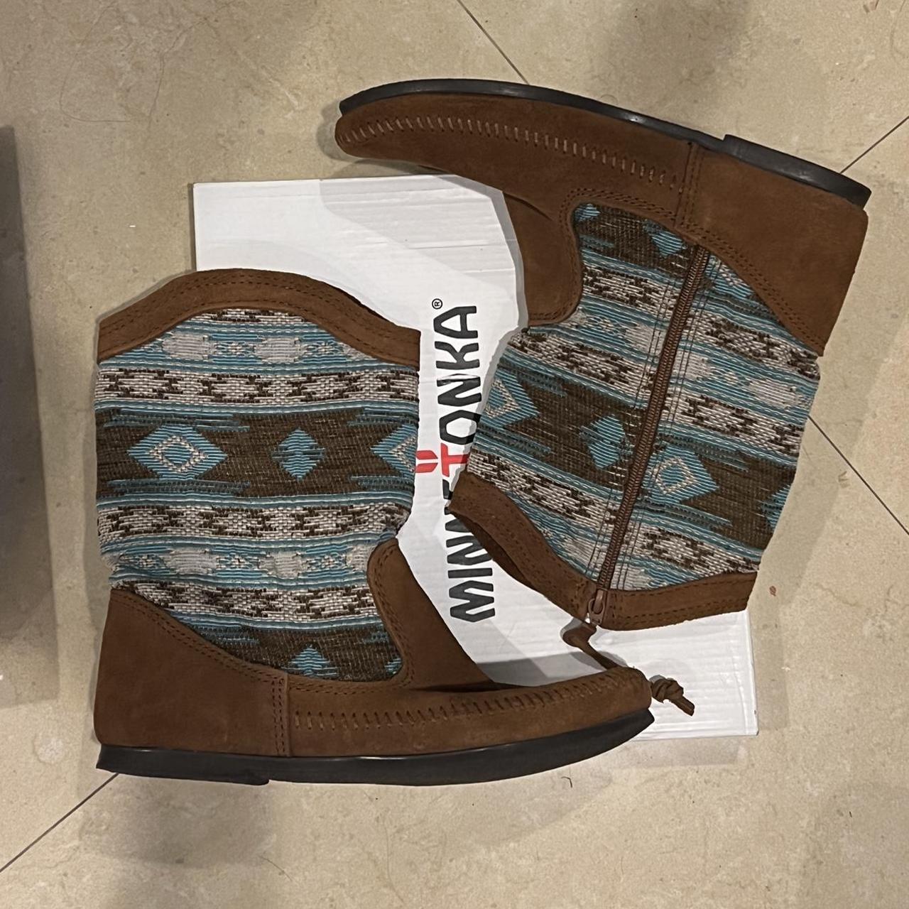 minnetonka boots womens