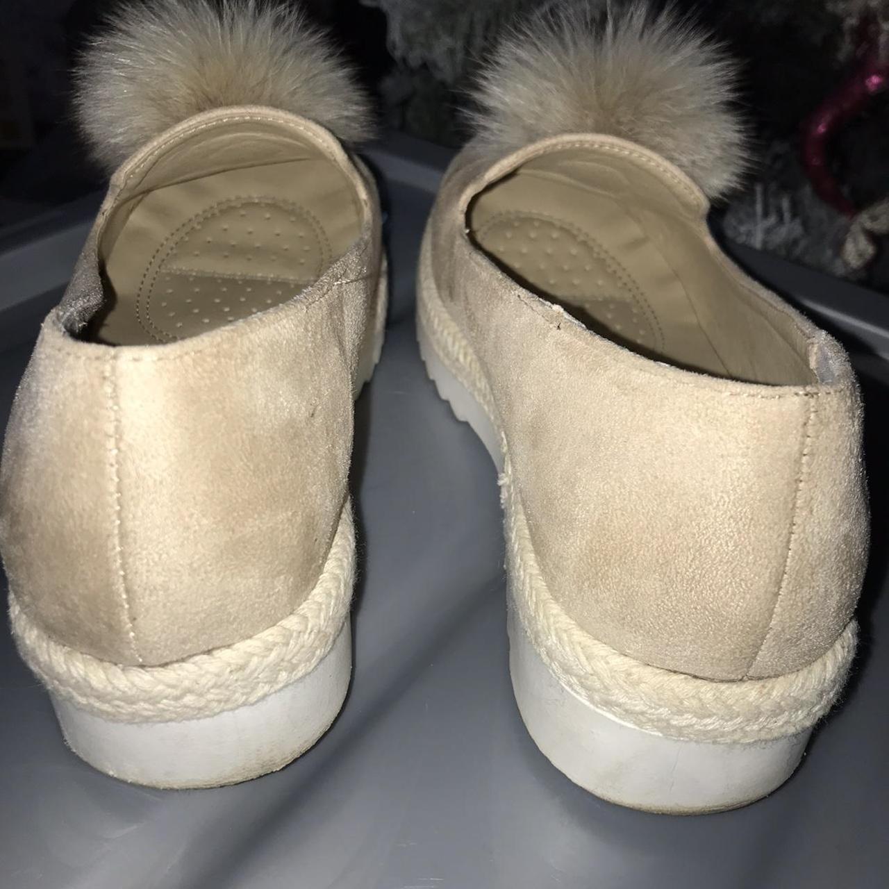 Women's Cream Loafers | Depop