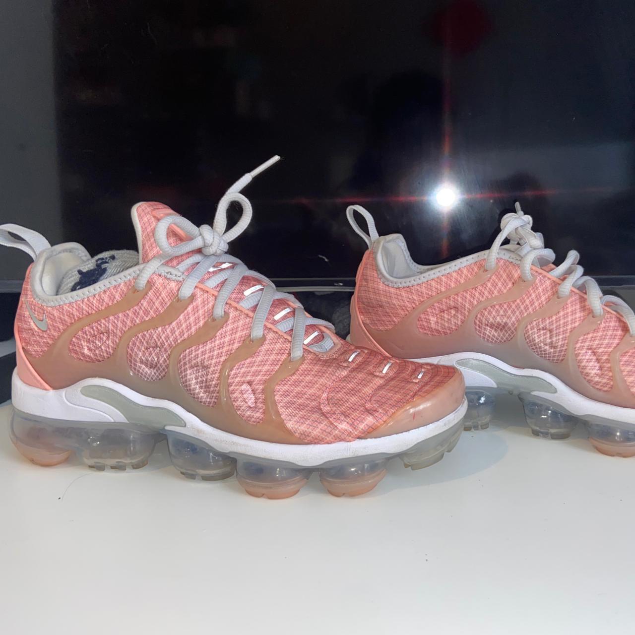 Nike air vapormax plus bleached coral hotsell