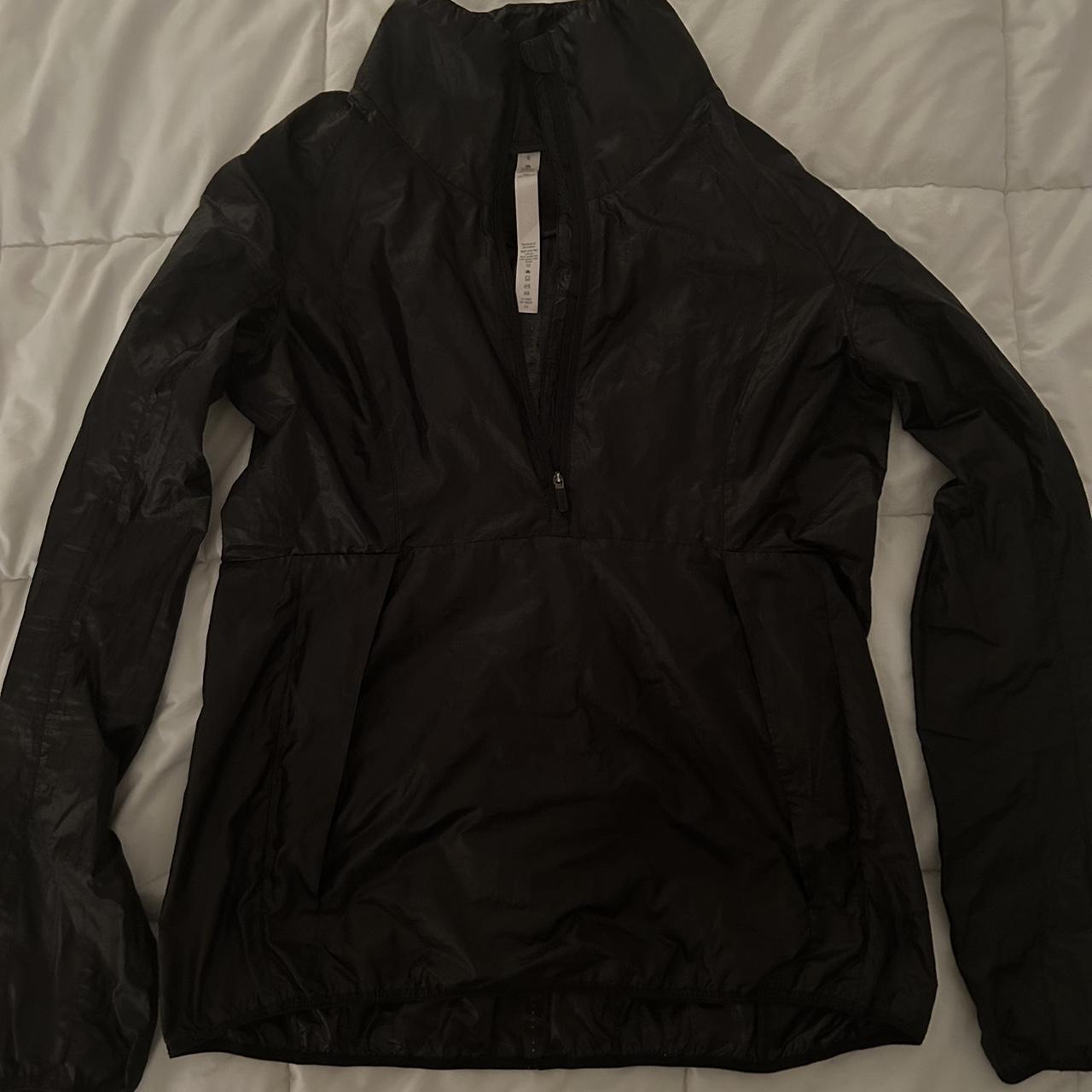 LIKE NEW!! Lululemon Windbreaker Size 6 but fits... Depop