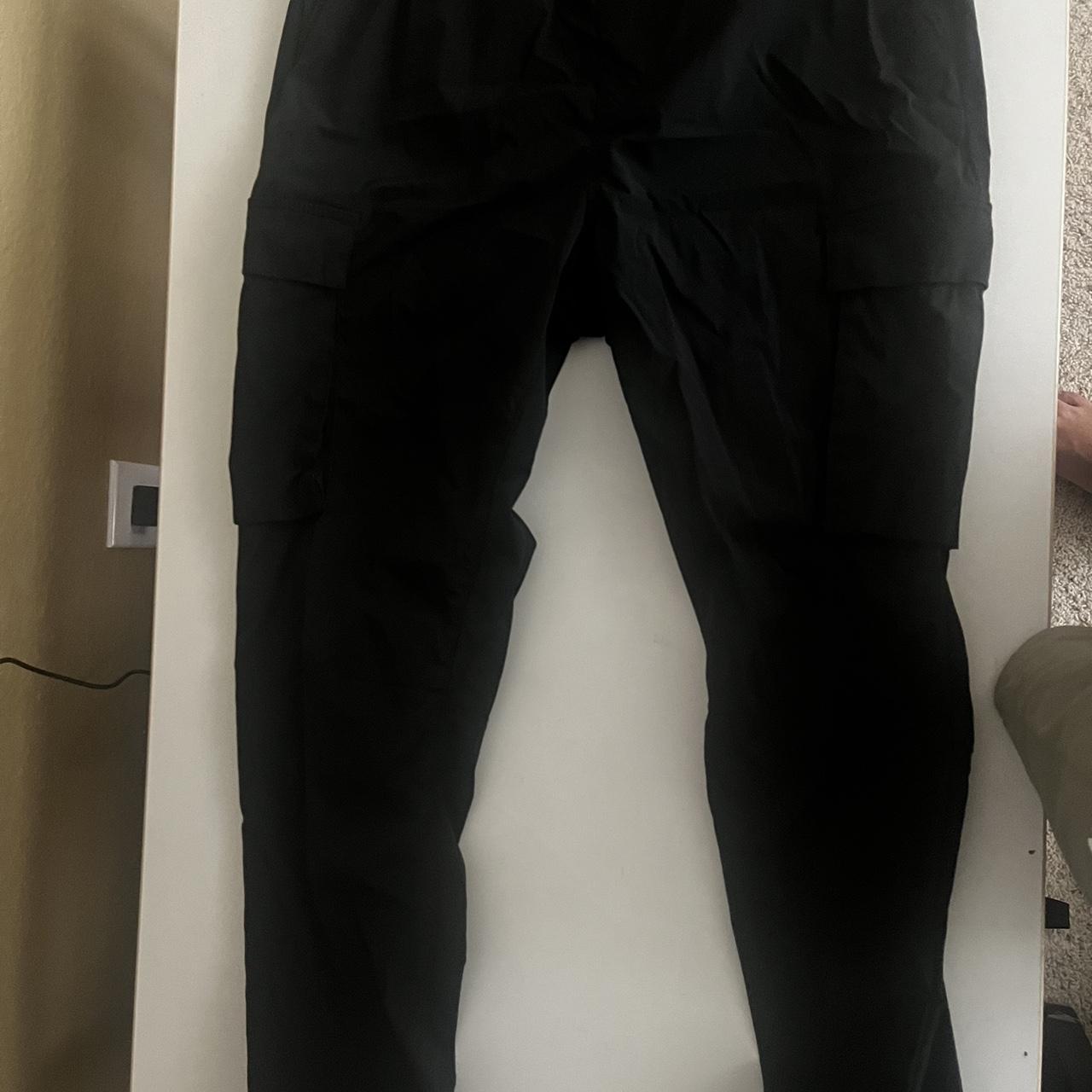 black cargo pants adult small - Depop