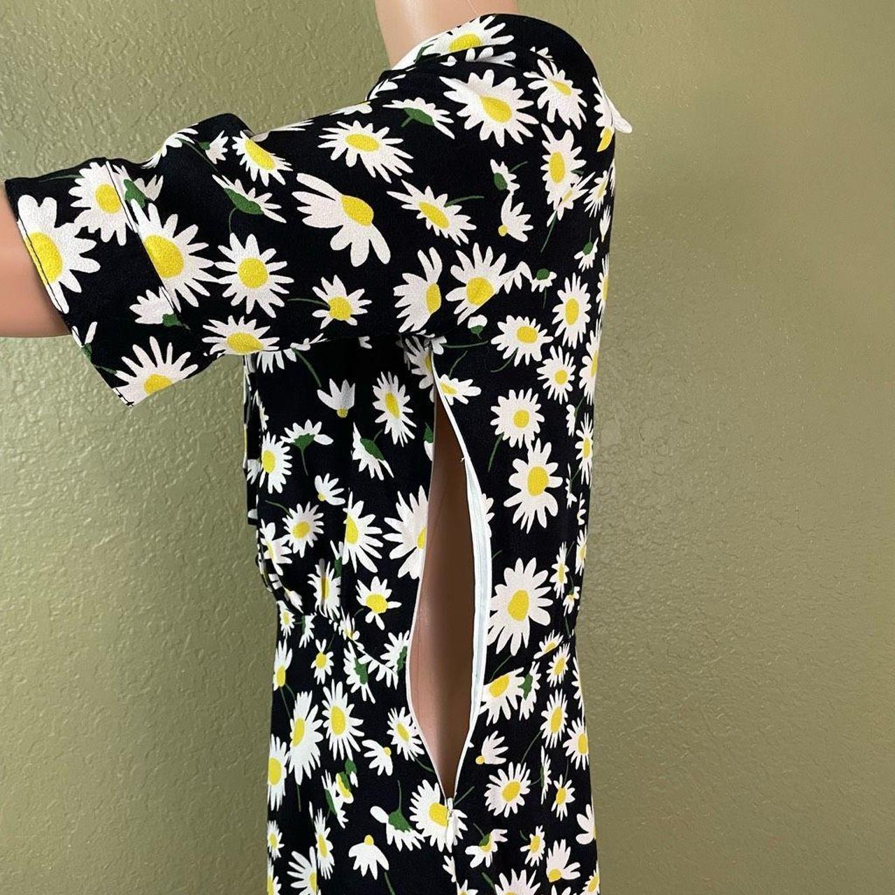 Yves Saint Laurent Womens Large Petal Collar Daisy | Depop