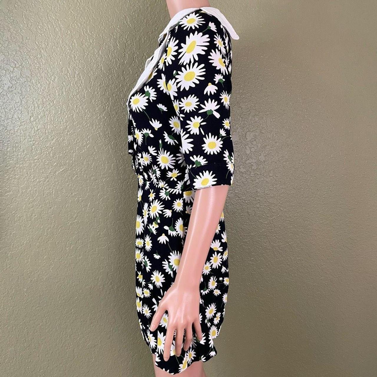 Yves Saint Laurent Womens Large Petal Collar Daisy | Depop