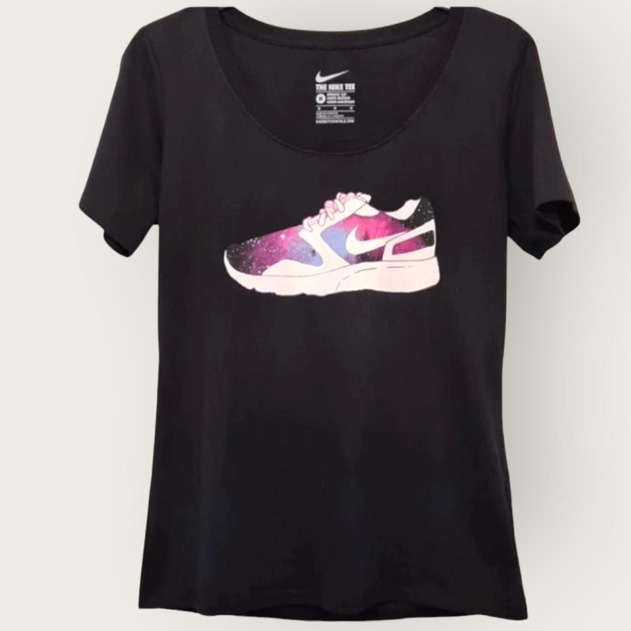 Nike Women's Black Tshirt Depop