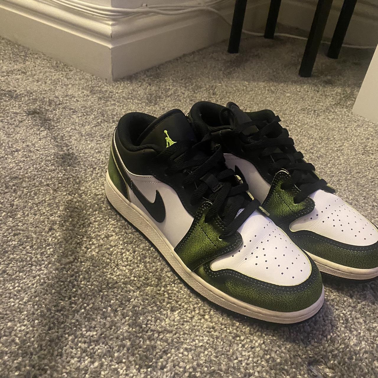 low jordan 1s womens