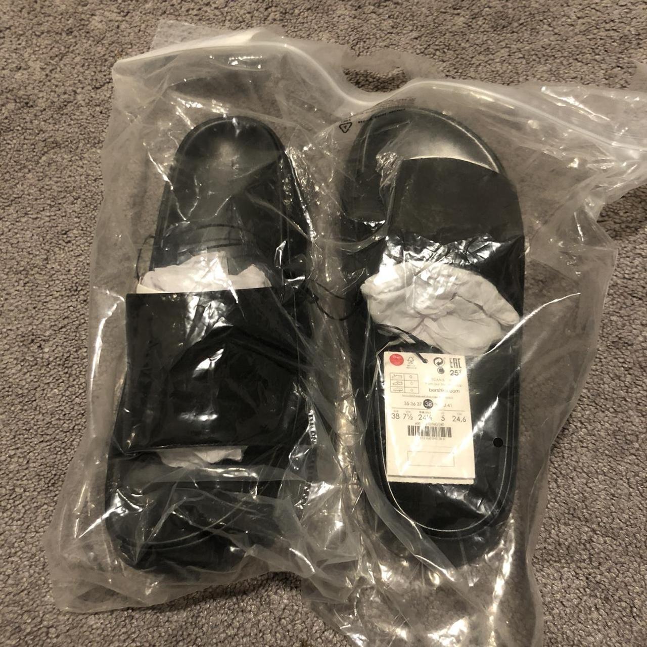 bershka black sandals