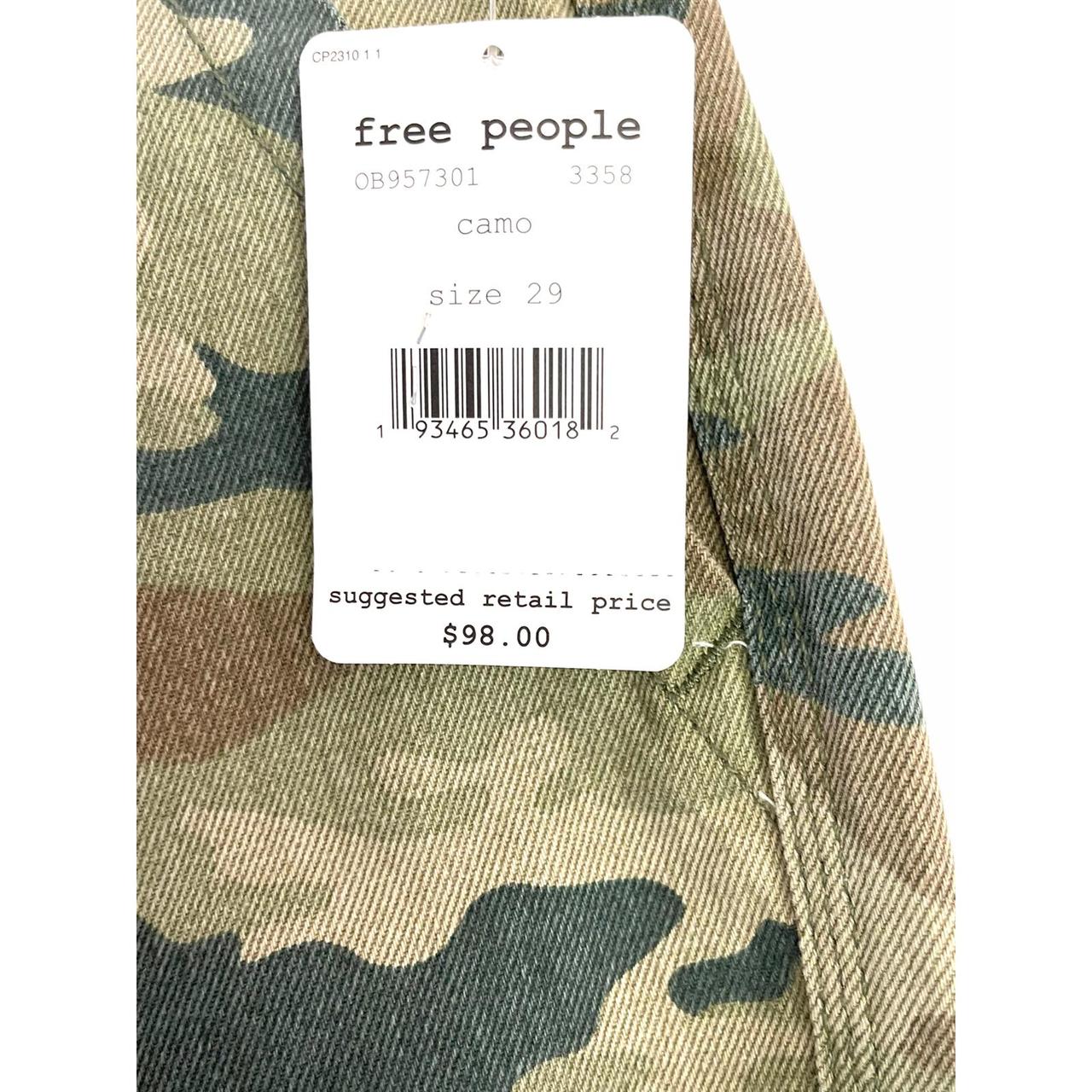 FREE PEOPLE: REMY CAMO CROPPED PANTS