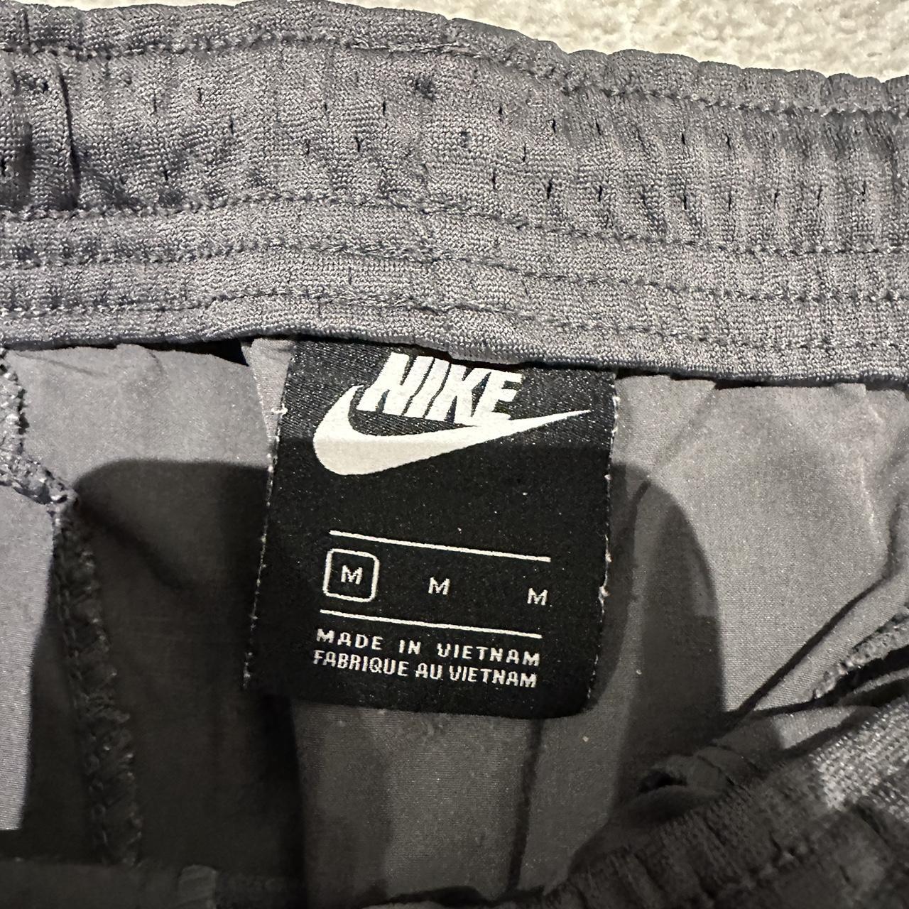 nike cargo bottoms