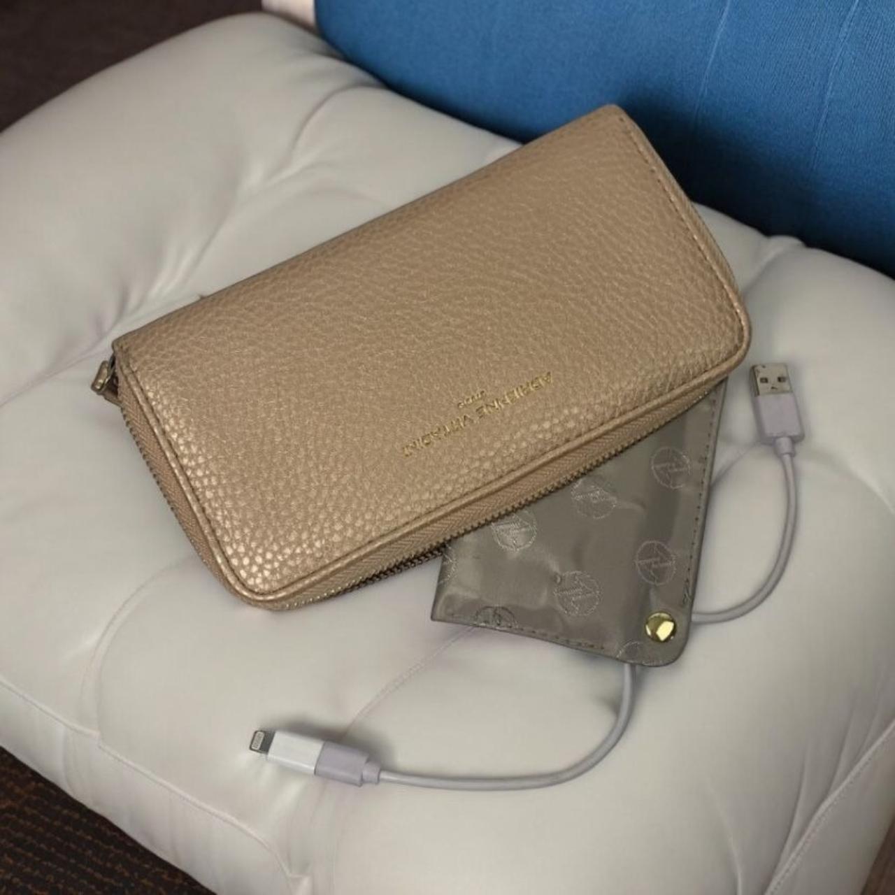 Adrienne Vittadini Large Phone Charging 3/4