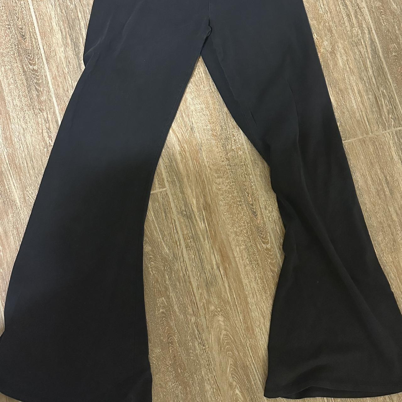 CUTE FLARED HOLLISTER LEGGINGS💕 Size Small... Depop