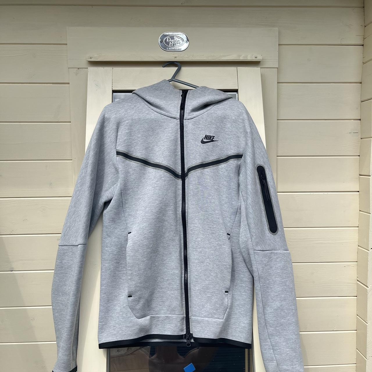 nike tech fleece grey