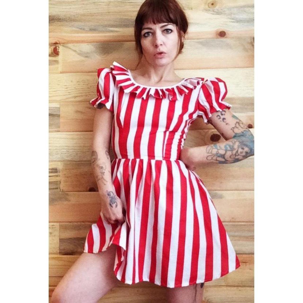 Square Dance Dress. Cotton fitted and flared dress - Depop