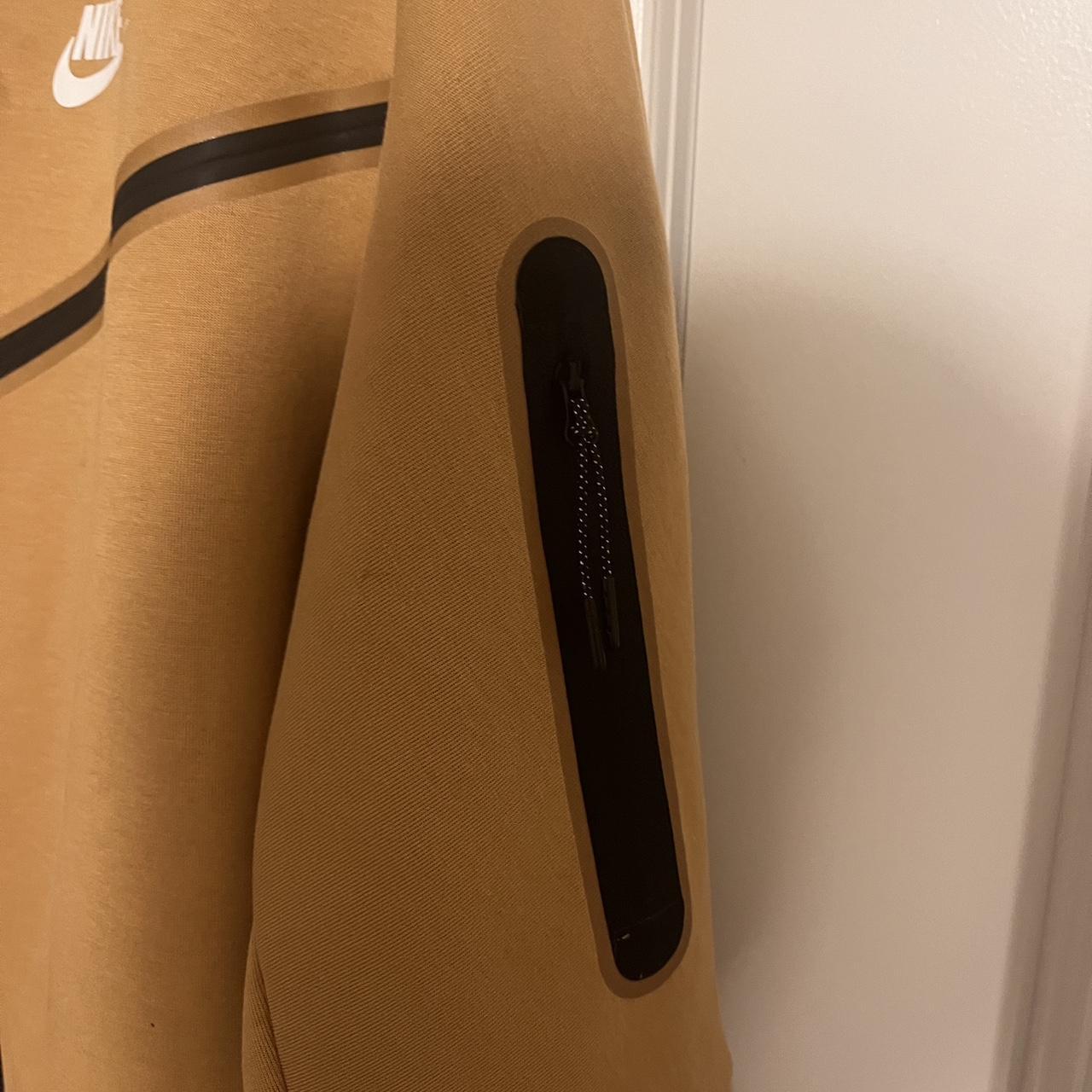 tan nike tech fleece