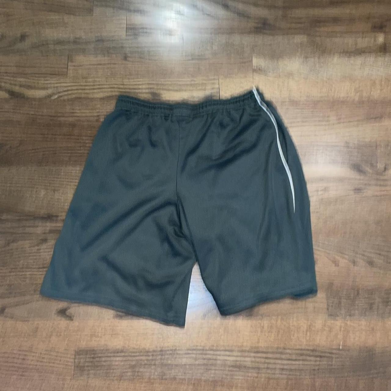 Champion Men's Green Shorts (2)