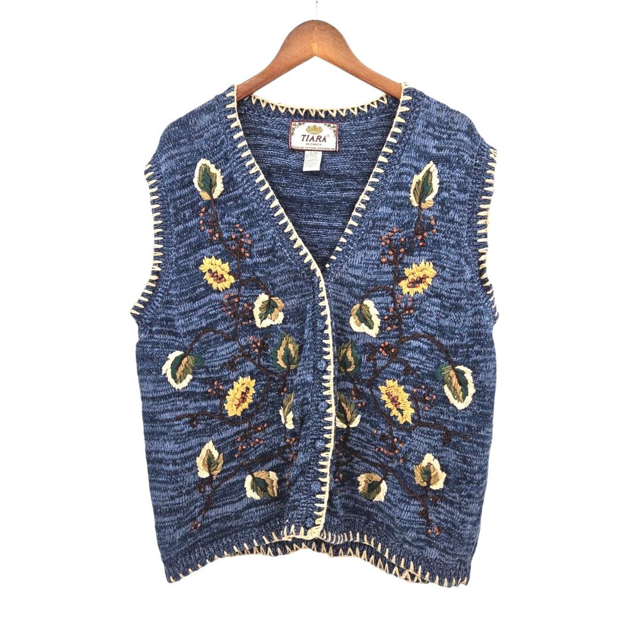 Tiara Women Sweater Vest Size 22/24 Features •... Depop