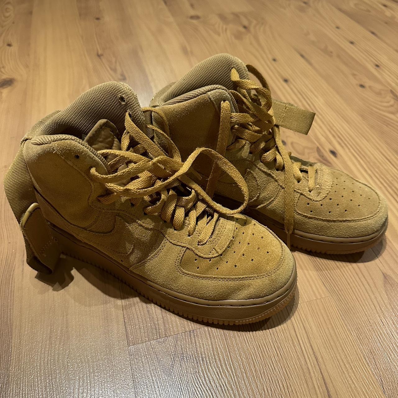 Nike air force 1 khaki gum sole hotsell