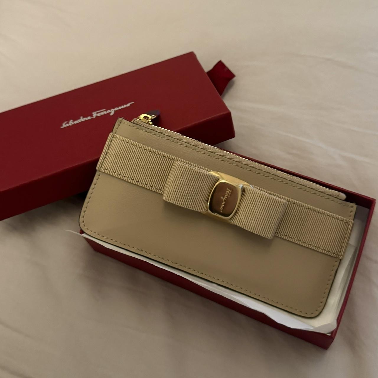 Brand new Ferragamo Vara Bow credit card holder