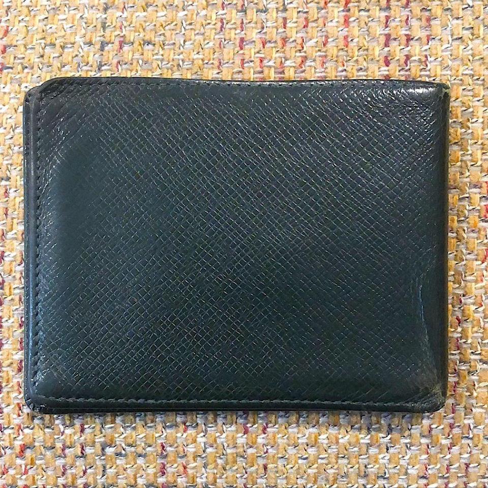 LOUIS VUITTON Green Taiga Leather Bifold Wallet - Depop