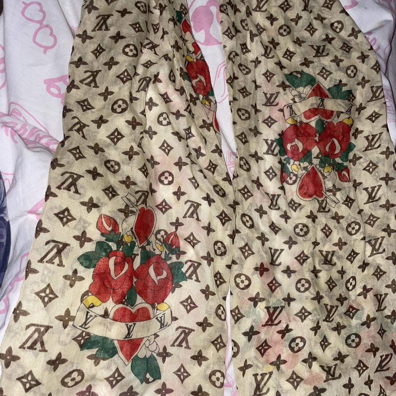 Louis Vuitton Silk Scarf Comes with Box and - Depop