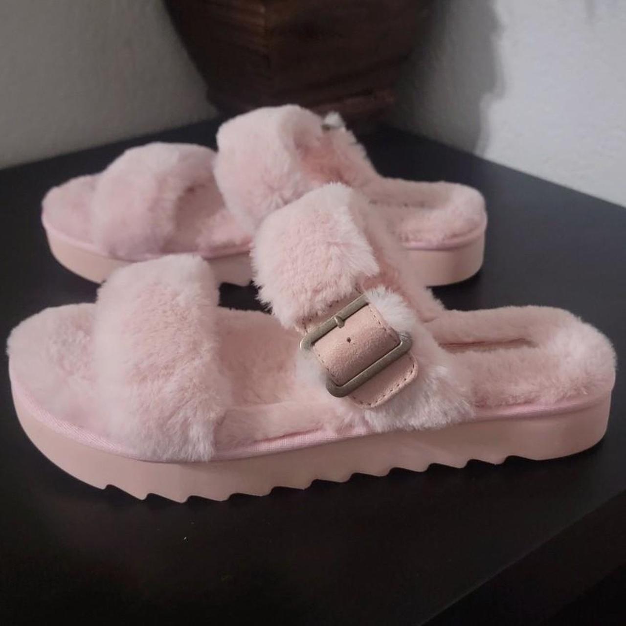 Blush hotsell ugg slippers