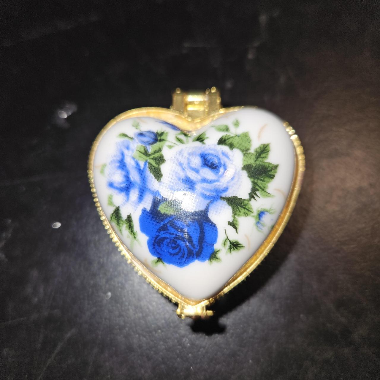 item listed by pinkvllama