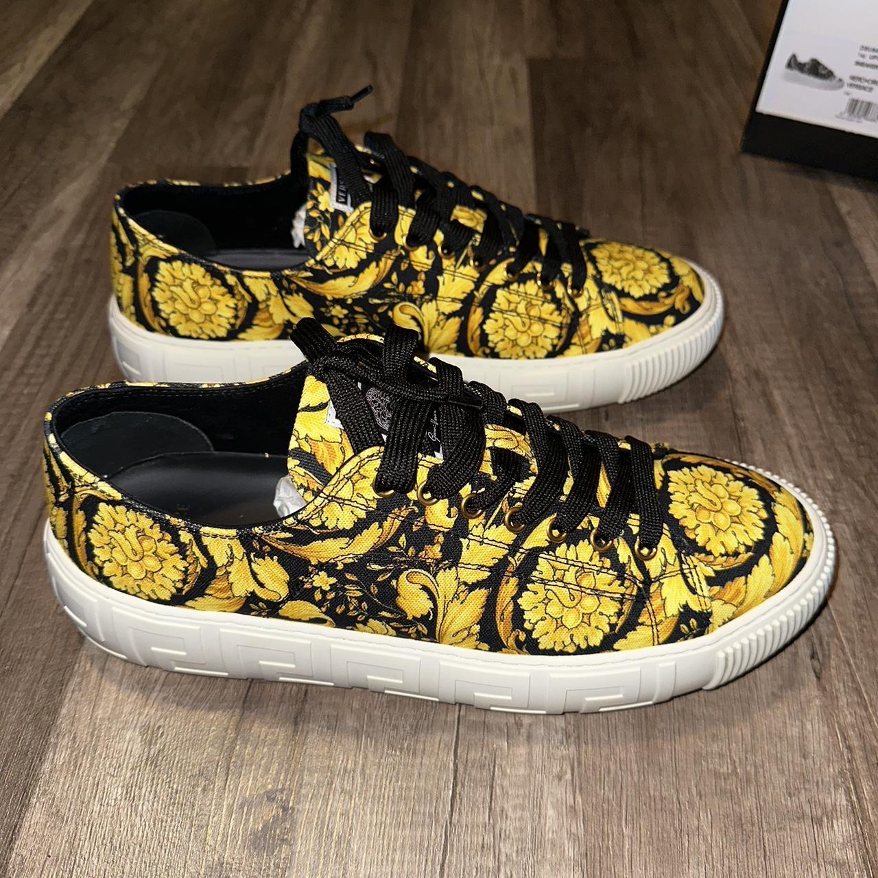 【関税込み】Low Top Sneakers - Versace - Leather - Yellow Low Top Sneakers - Versace - Leather - Yellow