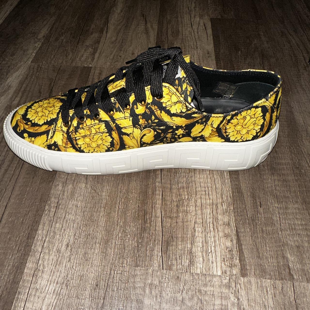 【関税込み】Low Top Sneakers - Versace - Leather - Yellow Low Top Sneakers - Versace - Leather - Yellow