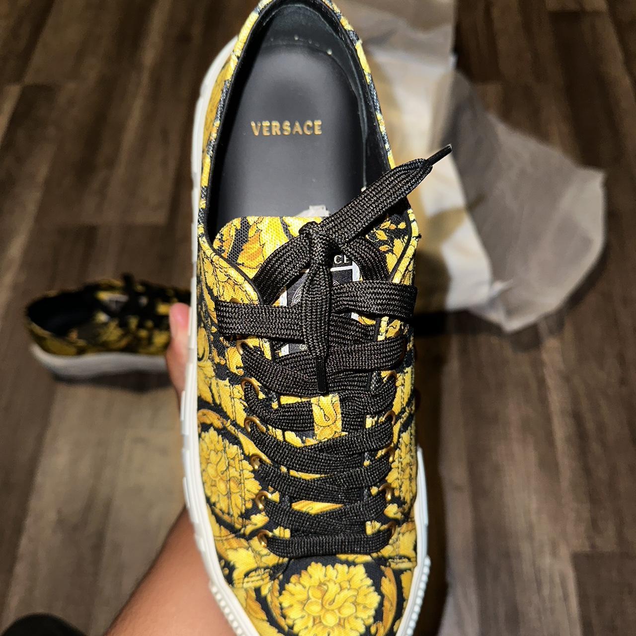 【関税込み】Low Top Sneakers - Versace - Leather - Yellow 関税込み】Low Top Sneakers - Versace - Leather - Yellow
