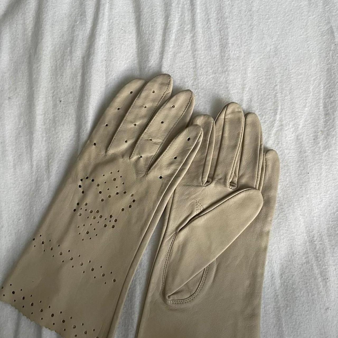 Women's Cream Gloves Depop