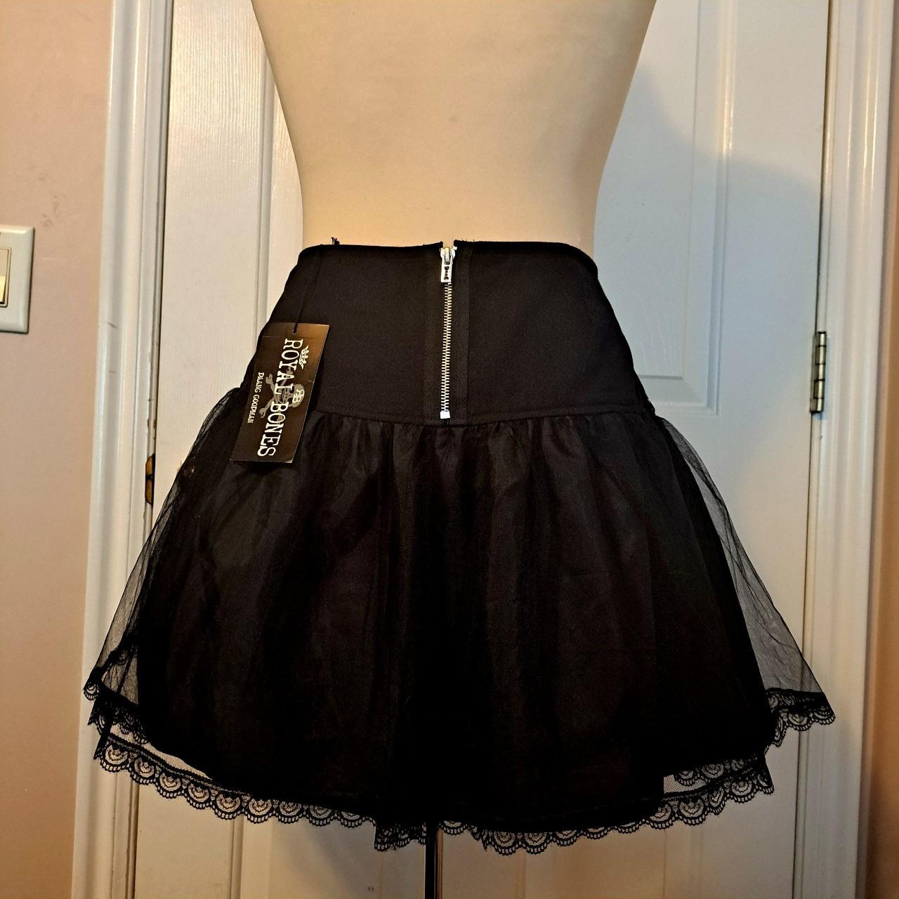 Hot Topic Women's Black Skirt Depop