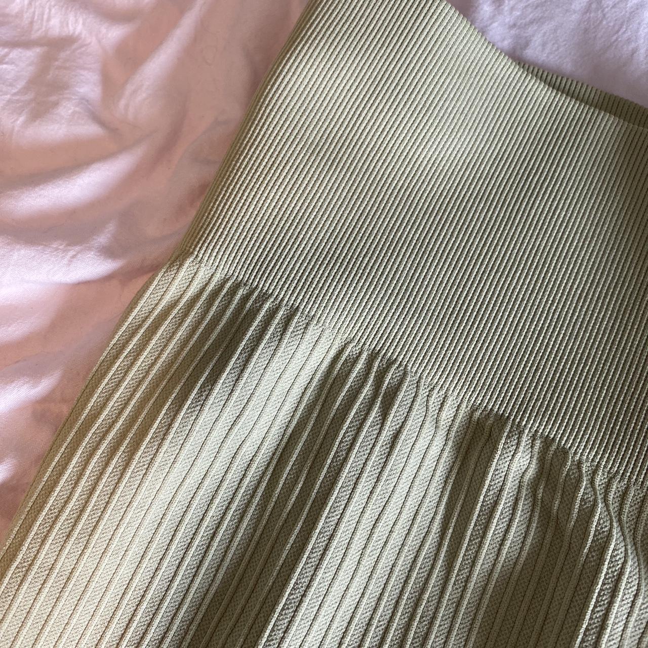 Pretty light green ribbed workout leggings Amazing - Depop