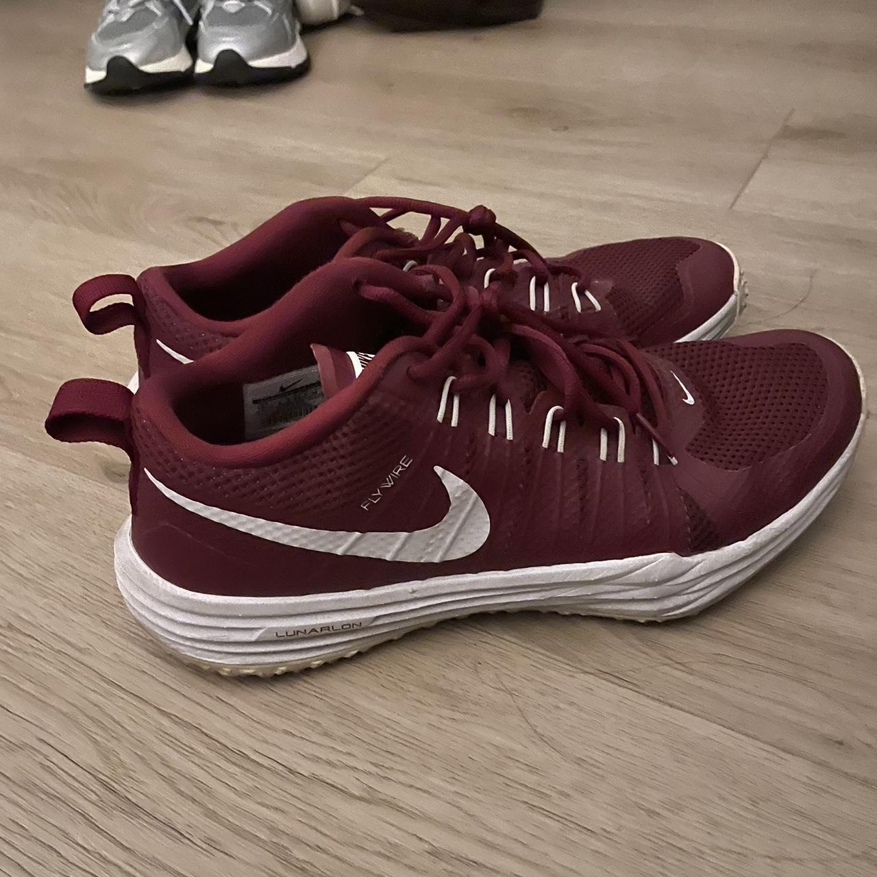 Burgundy nike tennis shoes best sale