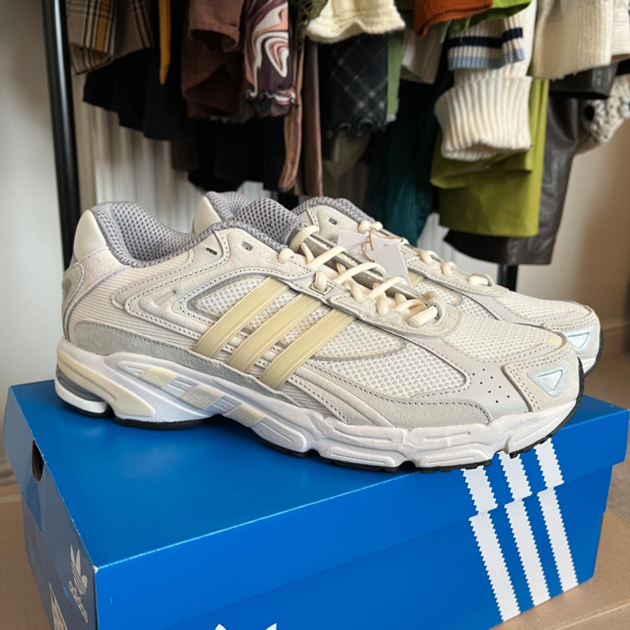 ADIDAS RESPONSE CL TRAINERS New in box, RRP: £100.... - Depop