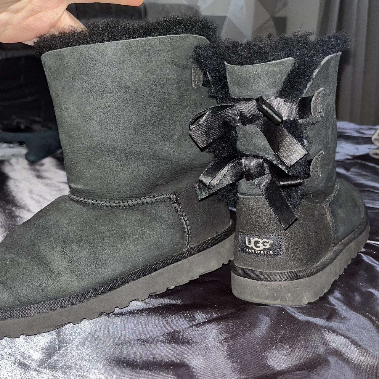 Bailey Bow uggs size 4 Very good condition... Depop