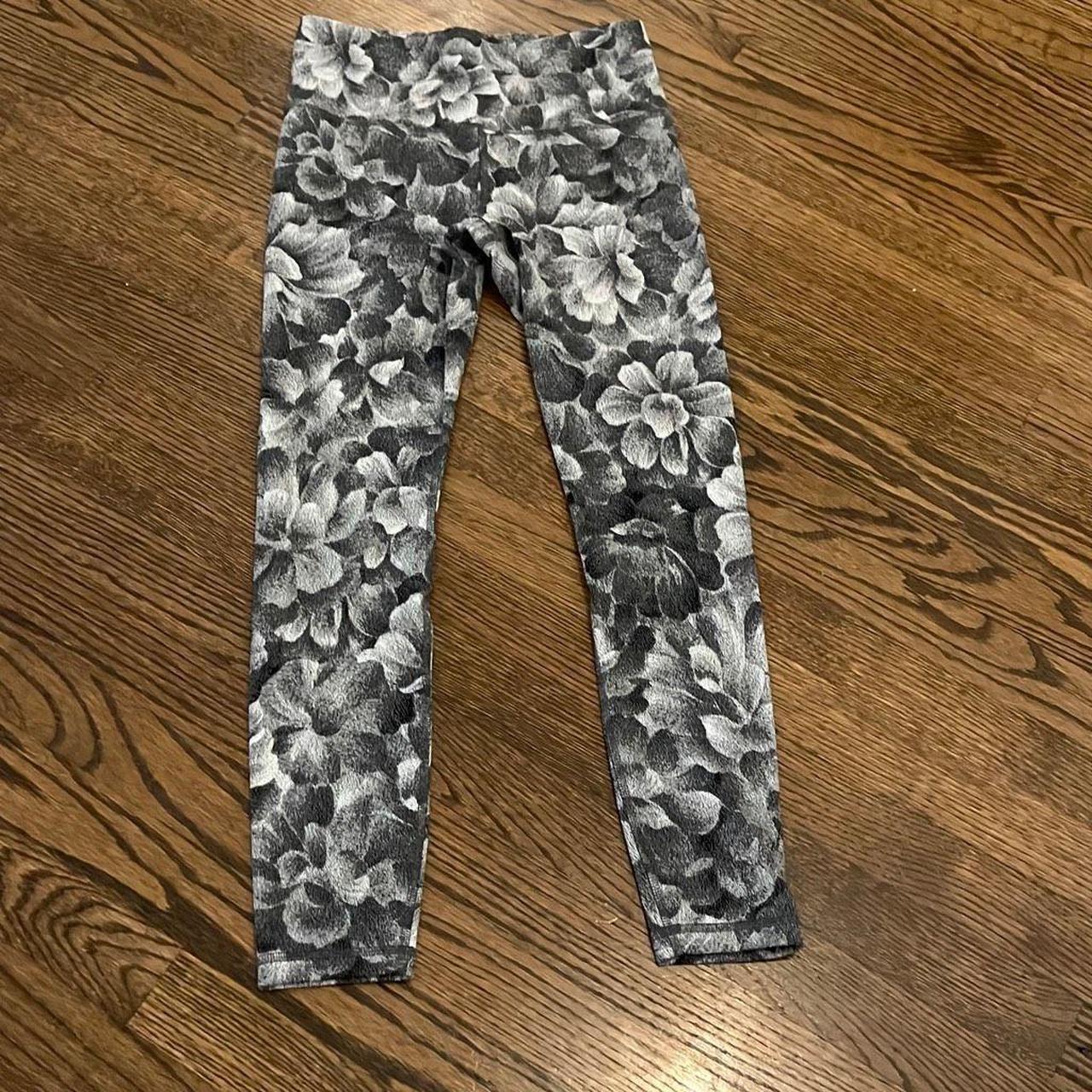 Athleta Women's Gray Frosted Floral Elation Textured - Depop