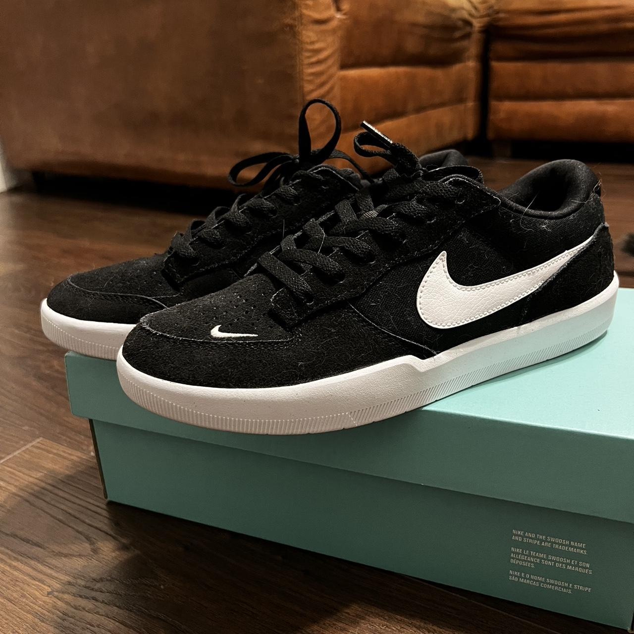 mens black and white nike shoes