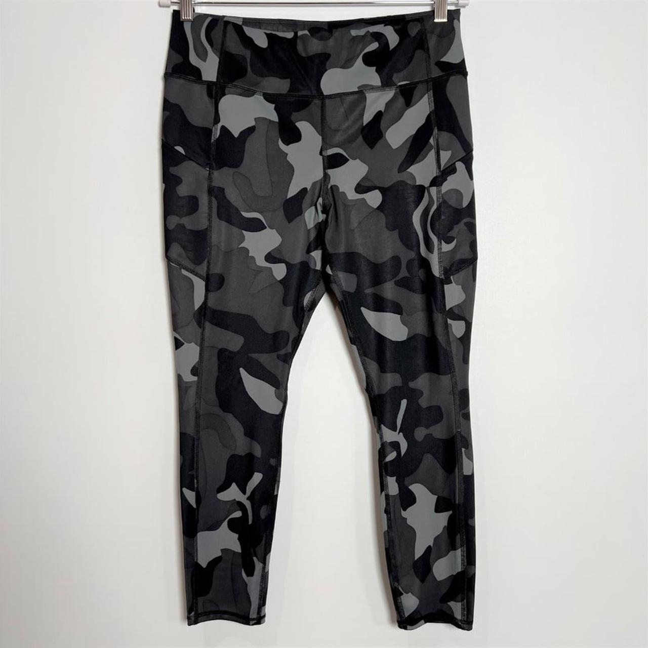 Athleta Size S Camo Contender 7/8 , Yoga pants, size Small gray Great Cond.