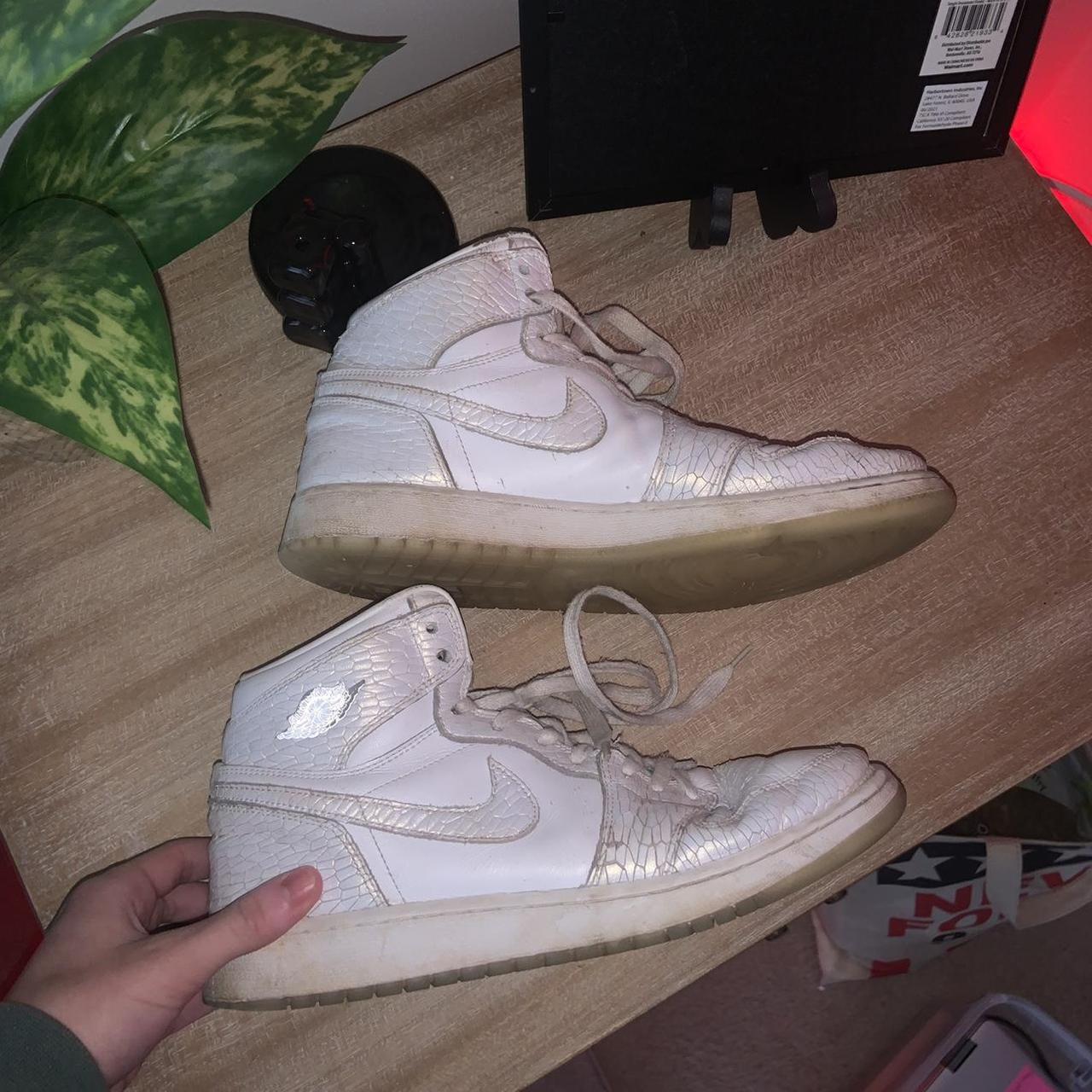 womens all white jordan 1s