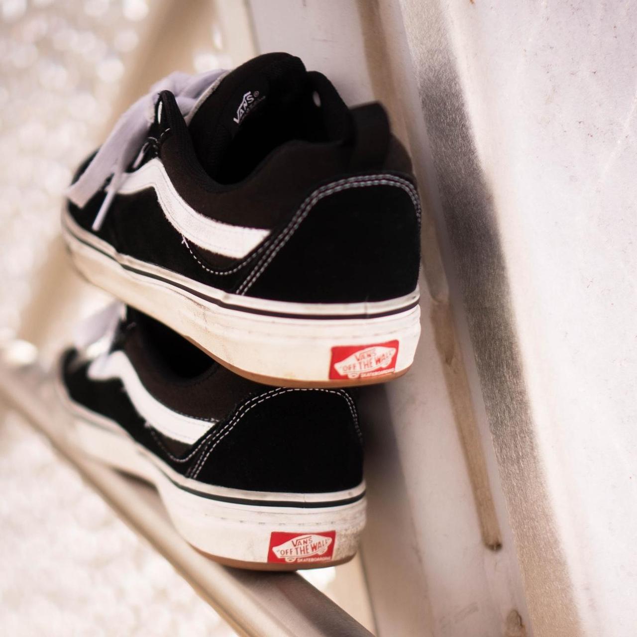 Vans Men's White and Black Trainers (3)