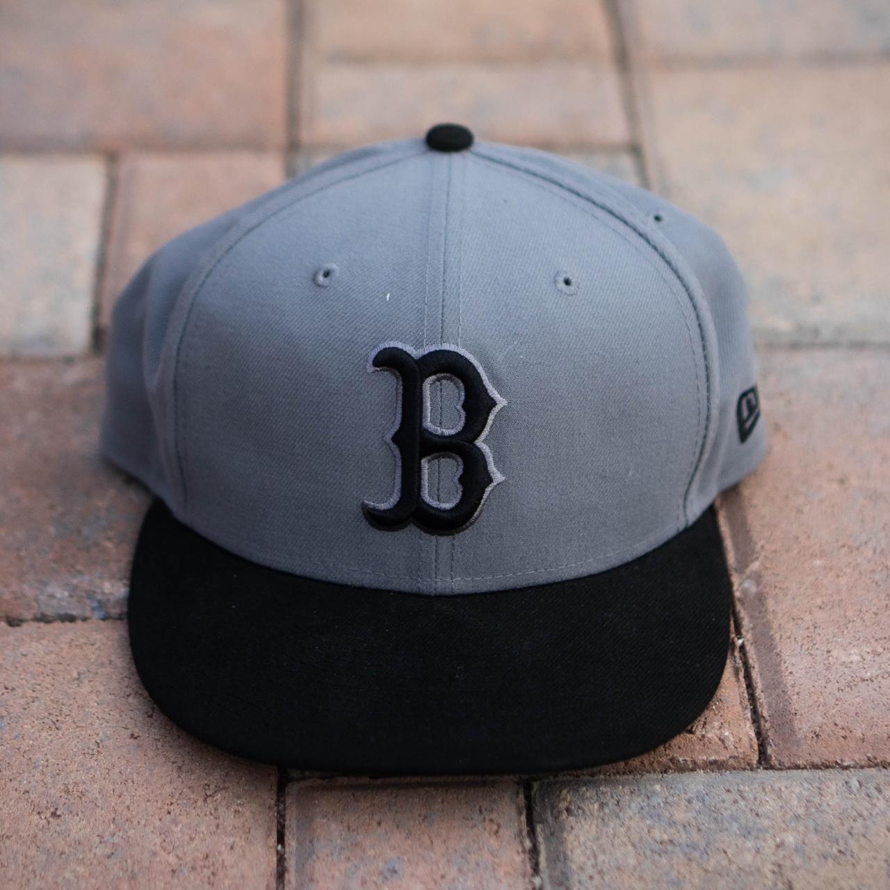 BOSTON RED SOX 7 1/2 BLACK AND GREY FITTED NEW ERA... - Depop