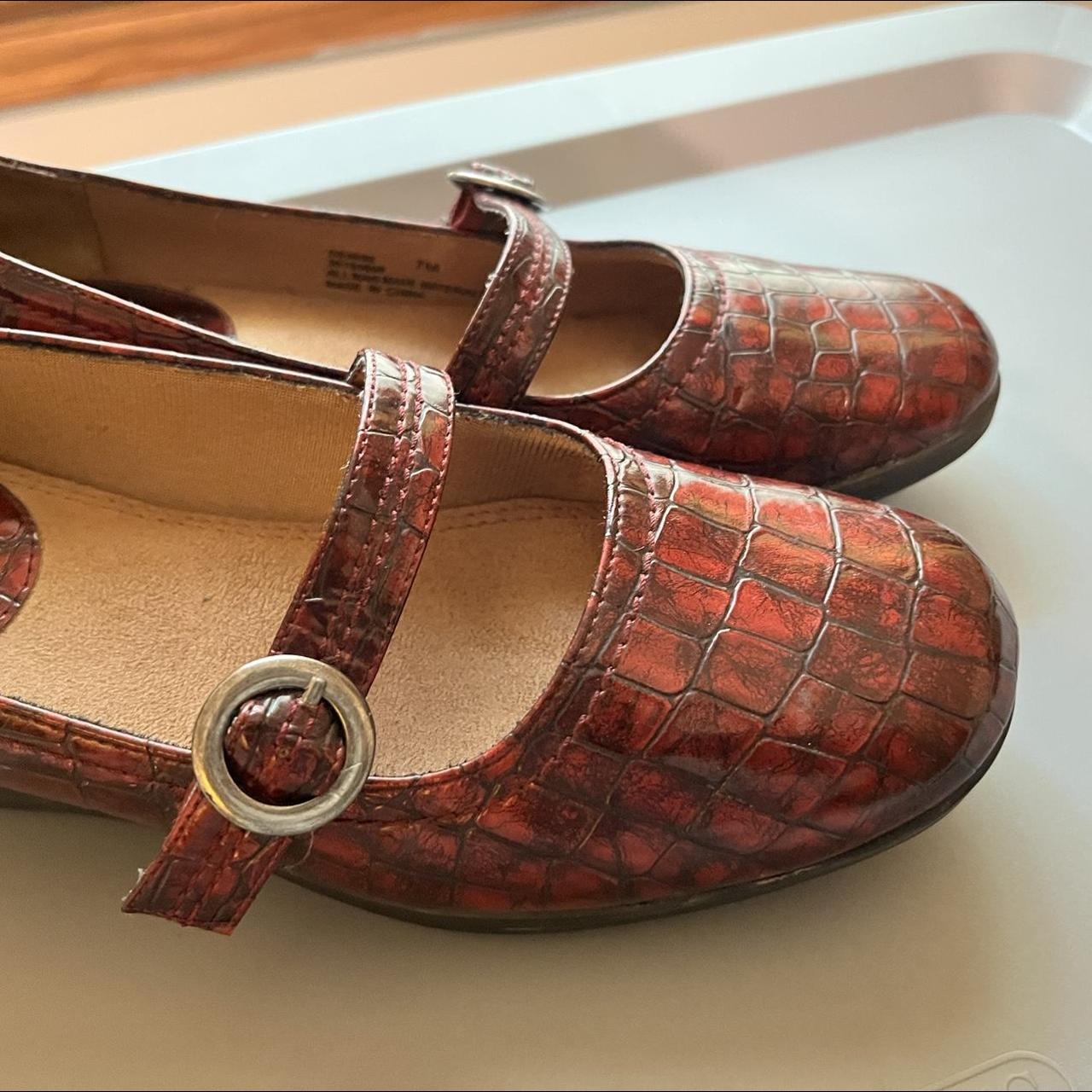 lifestride red sandals