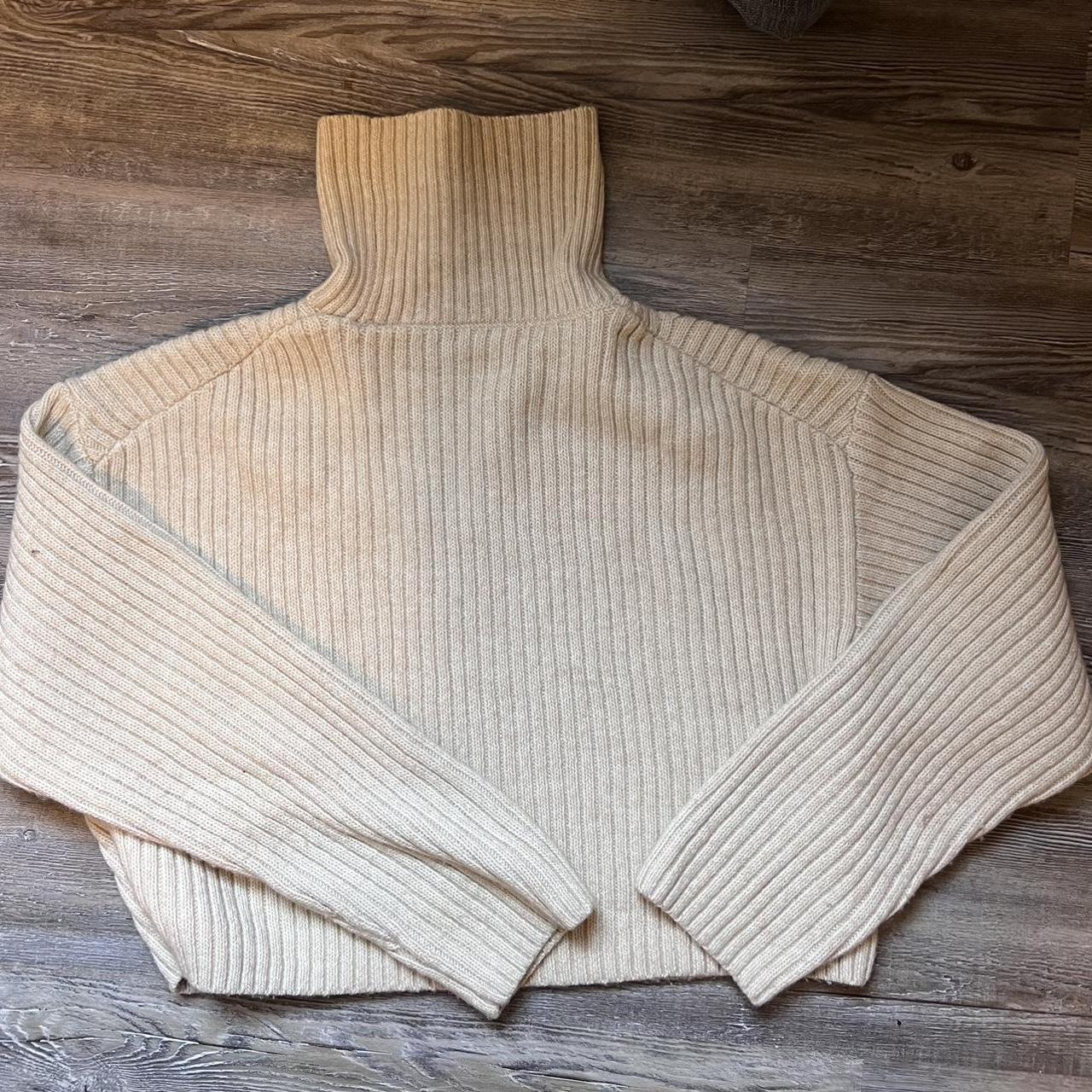 H&M Women's Cream Jumper | Depop