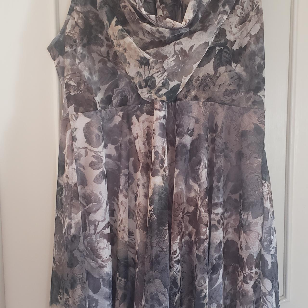 ModCloth Women's Grey and Tan Dress | Depop