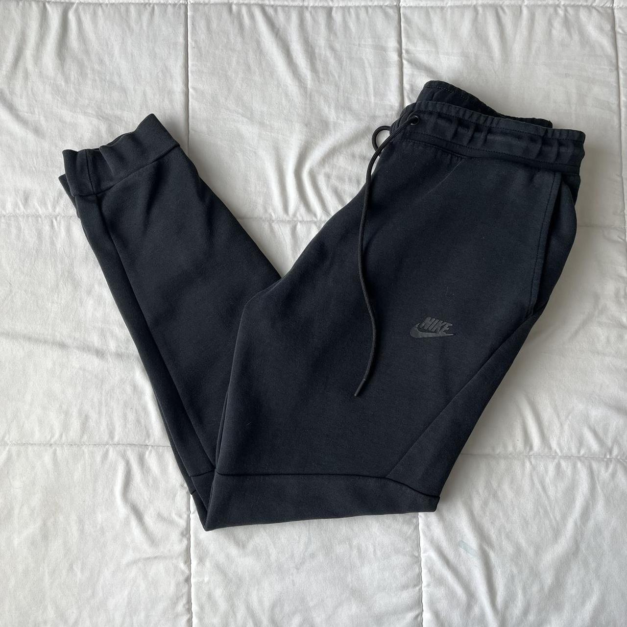 nike tech fleece pants black medium