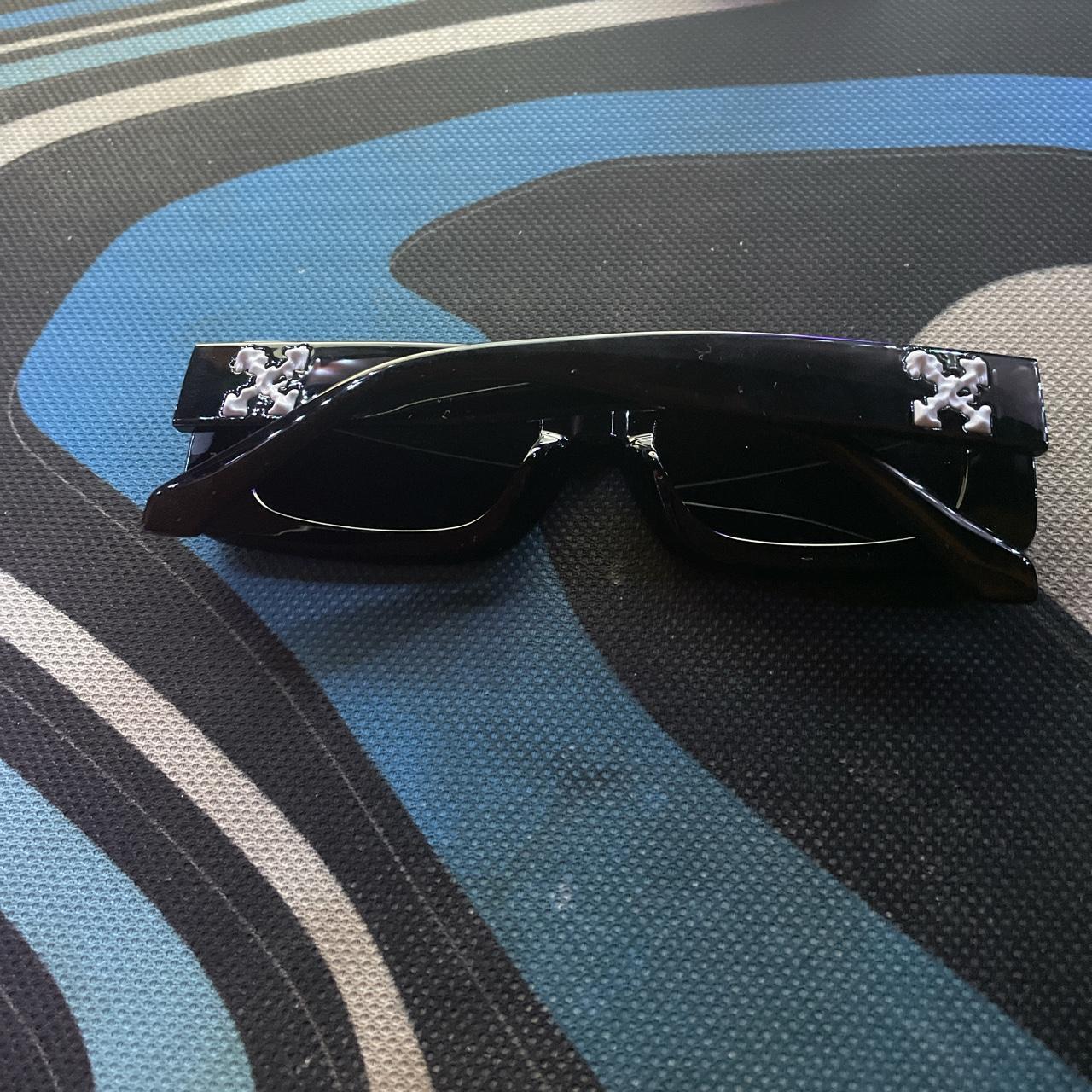 Men's Black and White Sunglasses OFF WHITE - Depop