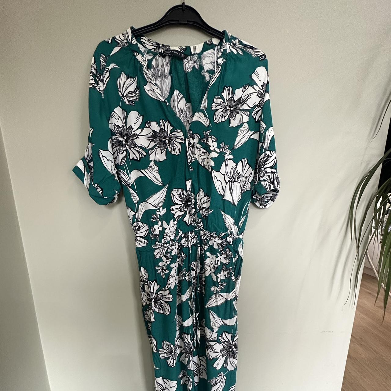 Zara green floral print jumpsuit, super flattering... - Depop